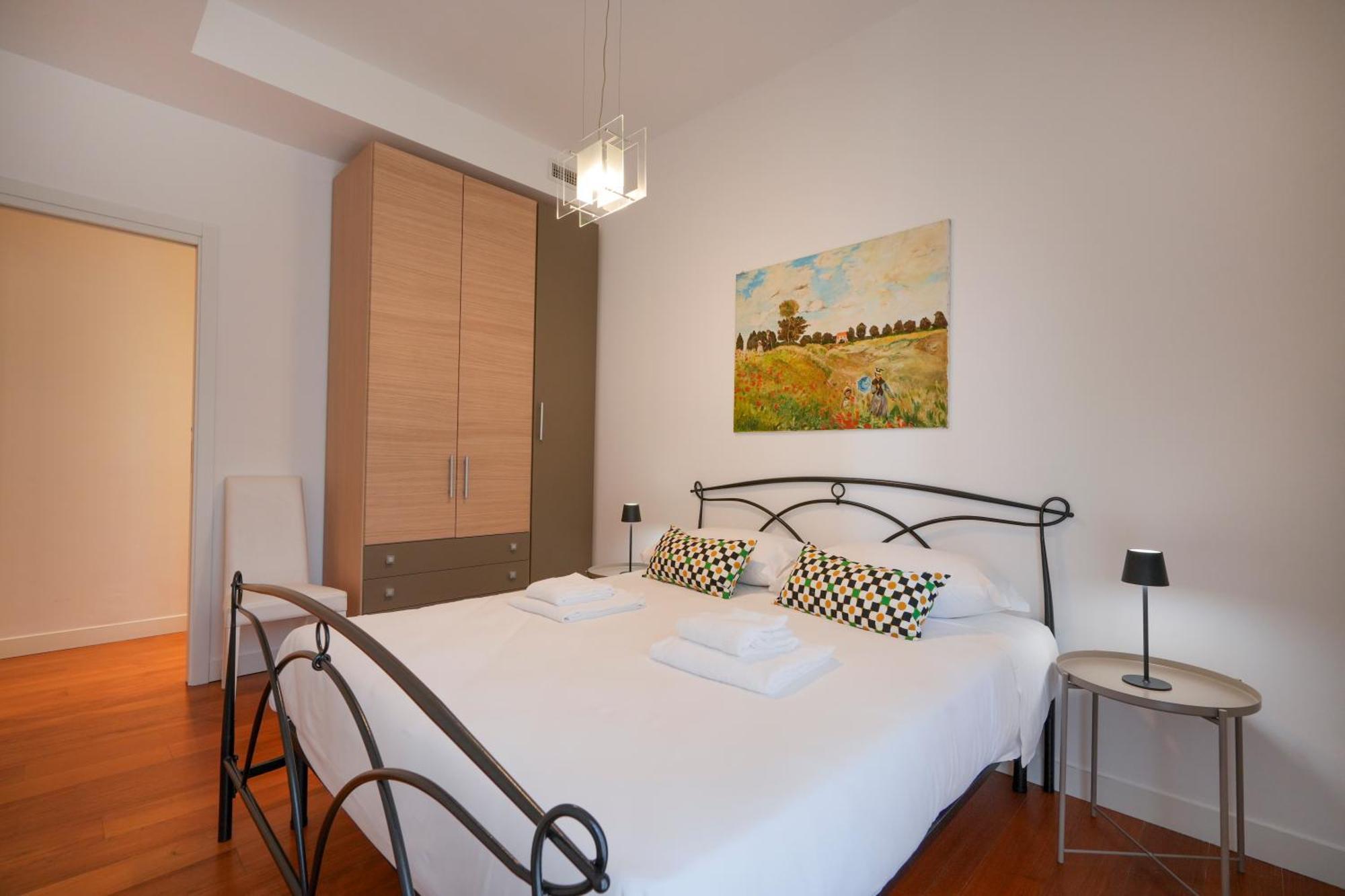Gli Aquiloni Apartment - Steps From The Station Bari Exterior photo