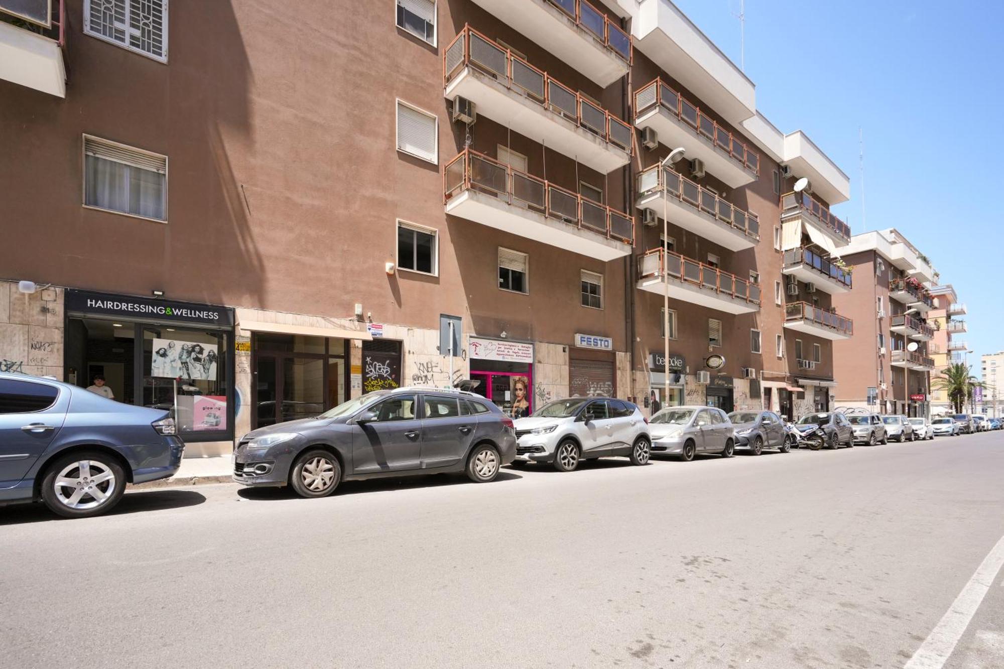 Gli Aquiloni Apartment - Steps From The Station Bari Exterior photo